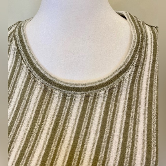 DG2 By Diane Gilman Fit and Flare Blouse Size L - Picture 5 of 9